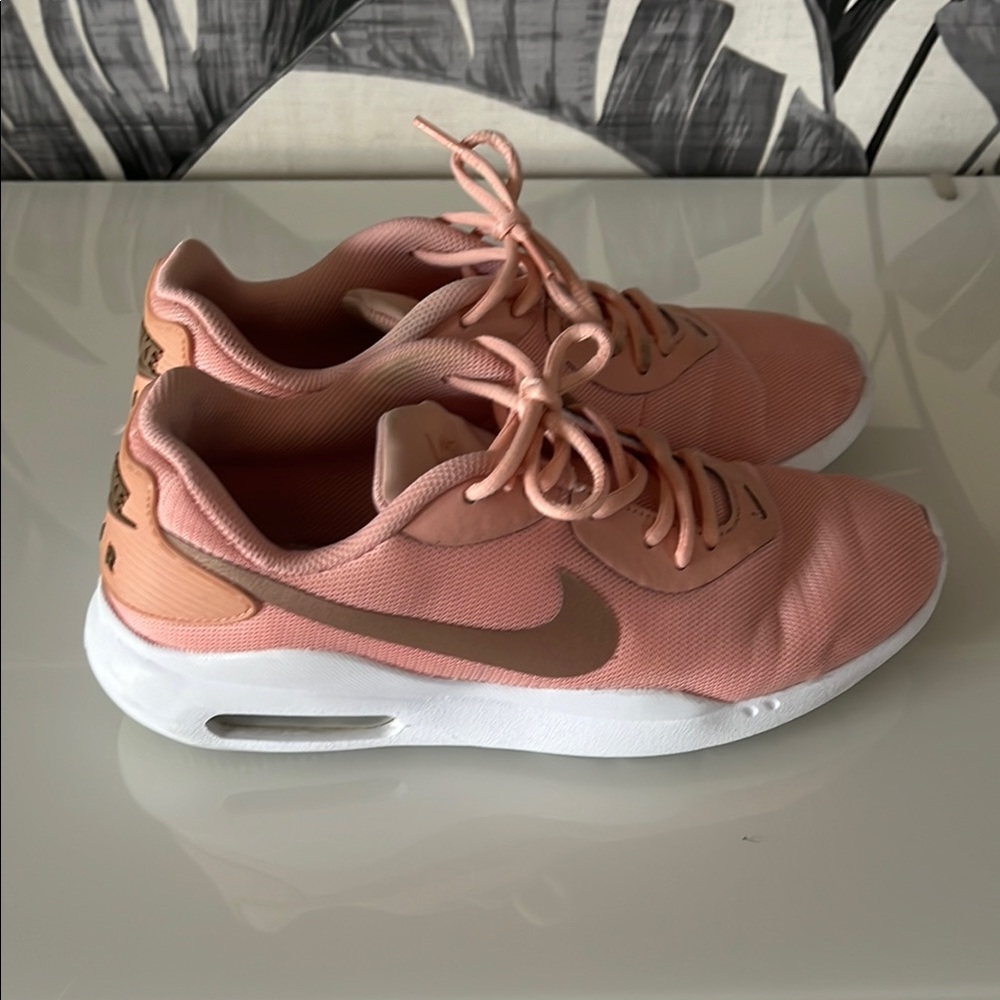 Nike Women's Pink Sneakers